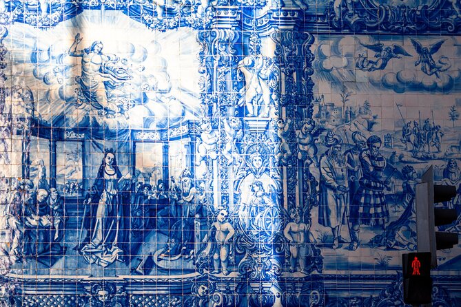 Porto Guided Tour to the Historical Center on a Tuk Tuk - Livraria Lello and the iron market that became Hard Club