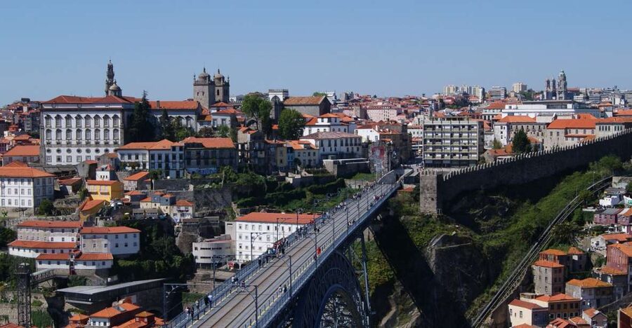 Porto: Guided Walking Tour and Lello Bookshop - São Bento station: the tiles are the main character
