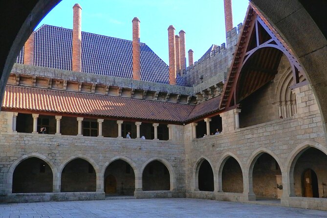Porto: Guimaraes & Braga Small Group Tour with Lunch and Tickets - Largo da Oliveira and Guimarães Historic Center Time