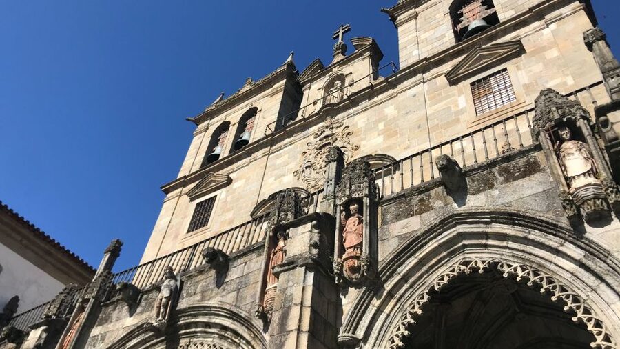 Porto: Guimarães & Braga Tour with Entry Tickets and Lunch - Walking the medieval core, Santa Maria Road to Largo da Oliveira