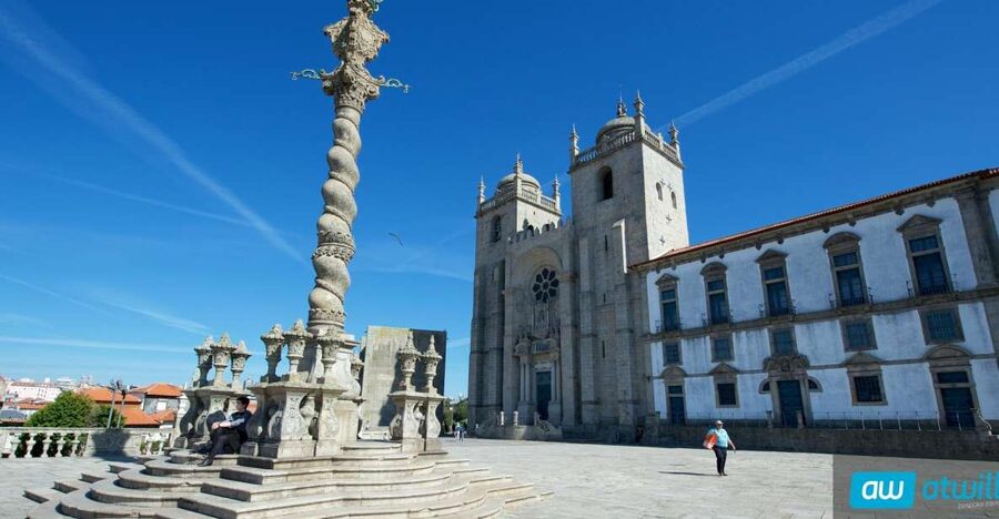 Porto: Half-Day Jewish Tour - Finishing at Porto São Bento: where the walk hands you off