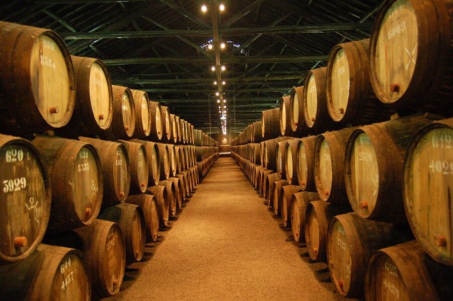 Porto: Half-Day Small Group City Tour with port wine tasting - São Bento Station: time inside for atmosphere and easy orientation