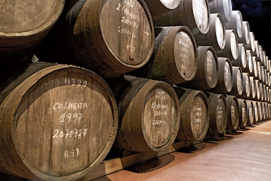Porto Half-Day Tour and Wine Tasting - Entering Porto’s Roots: Bairro da Sé and Sé Cathedral