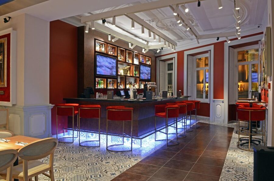 Porto: Hard Rock Cafe Skip-the-Line with Set Menu - Service and staff behavior: what seems to work, what to watch