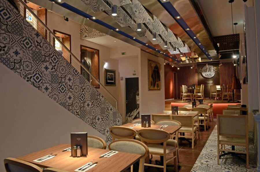 Porto: Hard Rock Cafe Skip-the-Line with Set Menu - Timing your lunch or dinner in Porto