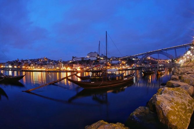 Porto Heritage Night Tour With Fado Show And Dinner Included - Pickup, Meeting Point, and the Ride in a Luxury Sedan