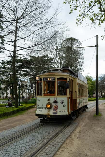Porto Highlights and Tram - Private Tour - Rua das Flores and Infante D Henrique: the easy photo circuit