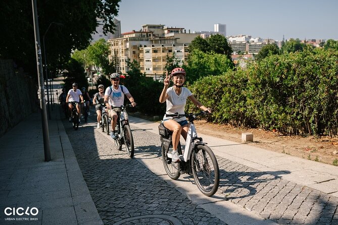 Porto Highlights in 3 Hours E-Bike Tour - Historical, Sightseeing - Avenida dos Aliados, the city’s “heart” street