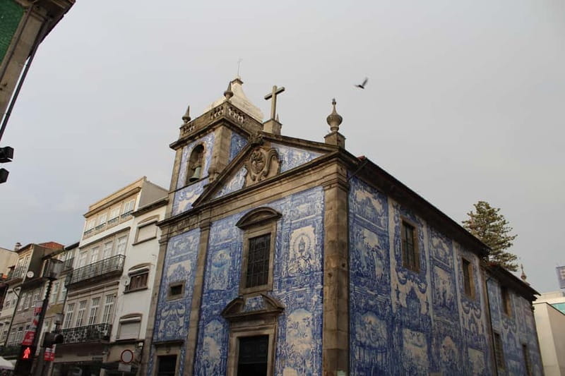 Porto Highlights (Private Walking Tour) - Carmelitas Descalços and Livraria Lello, Porto’s dramatic contrasts