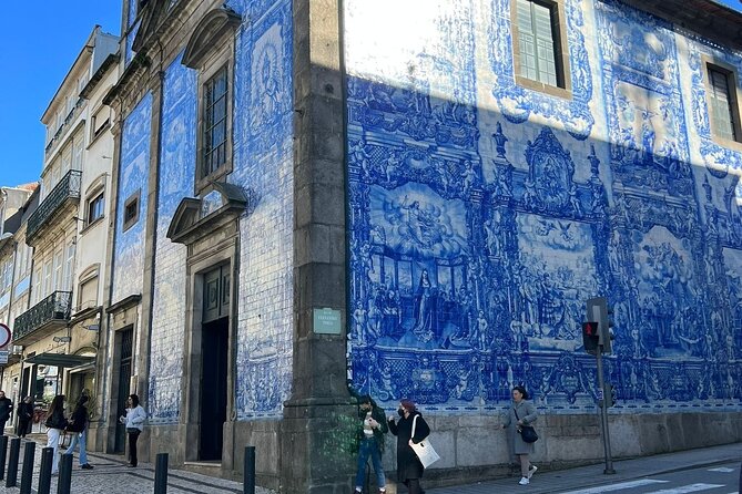 Porto Highlights: The best of Porto City Walking Tour - Stop 1 and 2: why Vímara Peres and Mercado Ferreira Borges matter