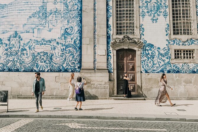 Porto Highlights the Original Walking Tour - Livraria Lello Stop: The Bookstore Everyone Talks About
