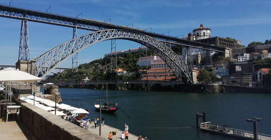 Porto Highlights with Traditional Lunch - Traditional lunch in a tavern, with vinho verde and port wine