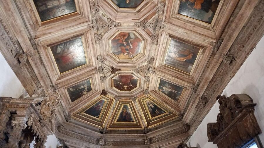 Porto Historic Center: Private Walking Tour & Cathedral - Praça do Infante D. Henrique and Casa do Infante: linking the city to the Age of Discoveries