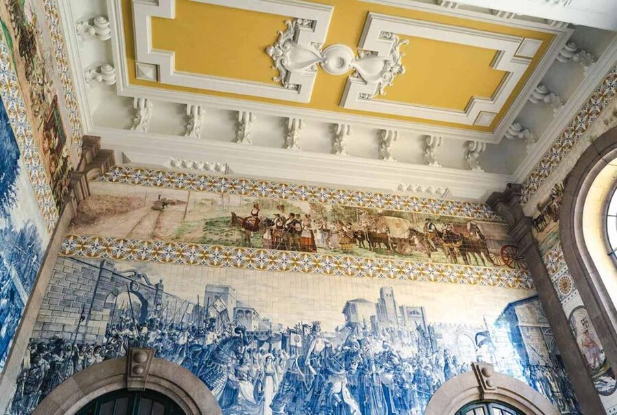Porto Historic Center: Private Walking Tour & Cathedral - Starting at Porto Town Hall, then getting the lay of the city fast