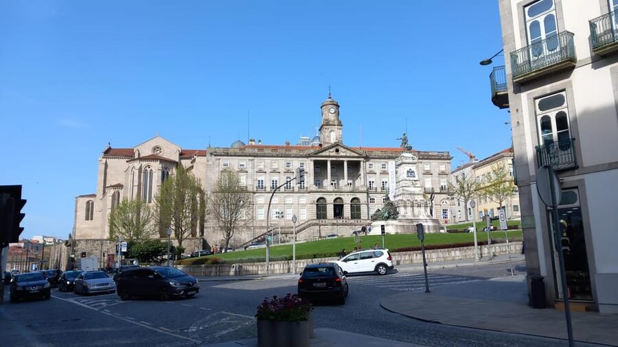 Porto Historic Center: Small Group Walking Tour & Cathedral - São Bento Train Station: the azulejos you can read with your feet