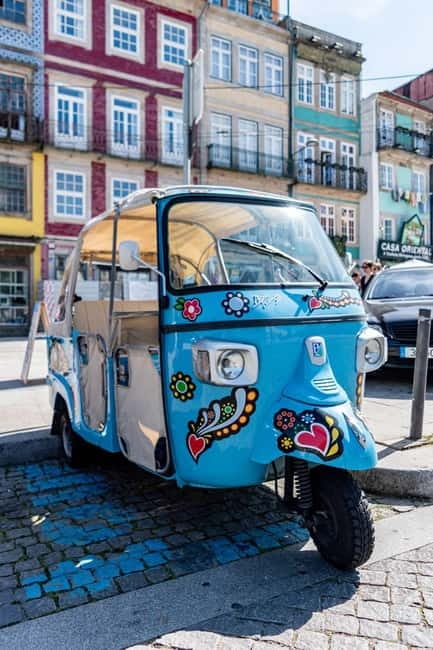 Porto: Historic Center Tuk-Tuk Tour - Clérigos Tower Meeting Point and the Blue Tuk Tuk Setup