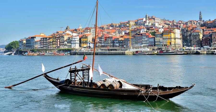 Porto: Historic City Center Walking Tour - Meeting near the Sé Cathedral, then getting oriented the right way