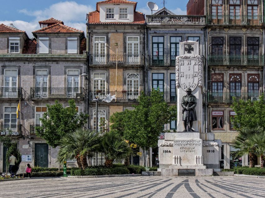 Porto: Historic e-Bike Tour with a guide - Clérigos, Livraria Lello, and São Bento: the highlights people actually talk about