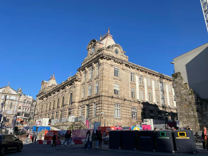 Porto: Historic Walking Tour with Local Guide - Porto’s story walk, starting at Carlos Alberto and ending at Sé