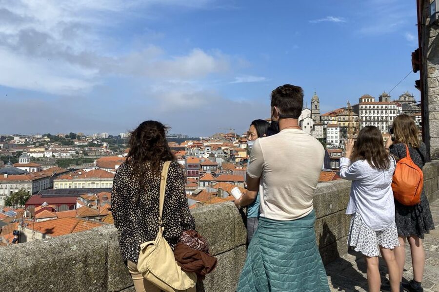 Porto: Historical Center Walking Tour - How the guide experience really affects value