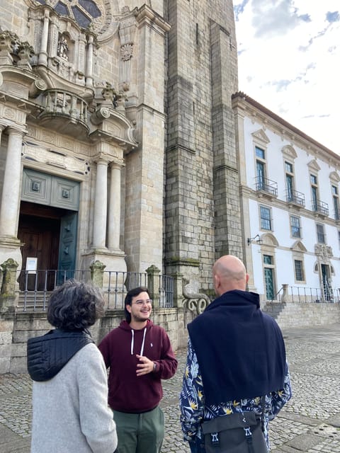 Porto: Historical Center Walking Tour - Sé neighborhood: medieval alleys and real Porto street life
