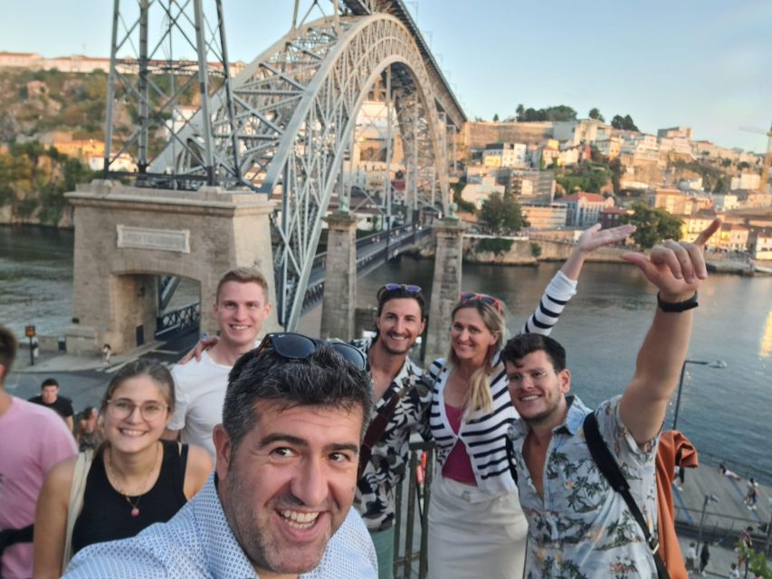 Porto Historical Tour - Smart and Fresh - Streets, alleys, and buildings you can reuse on your own