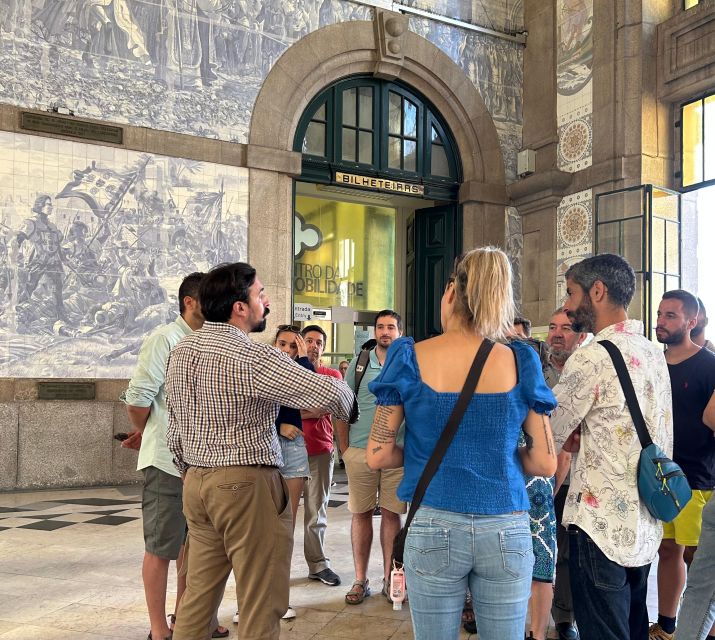 PORTO: Historical Walking Tour - São Bento Station and the formal streets that frame Porto