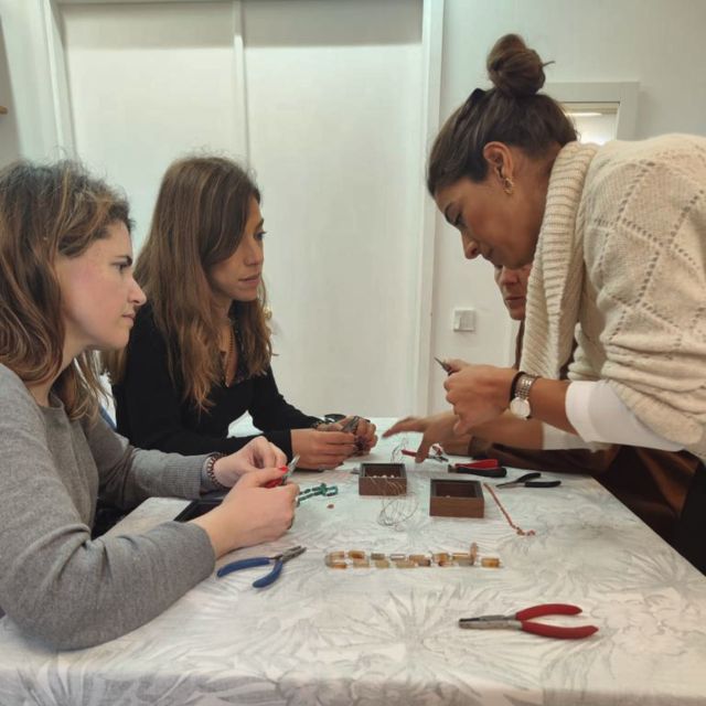Porto Jewelry Workshop: create your necklace or bracelet - Silver Wire Technique: What You Actually Learn at the Bench
