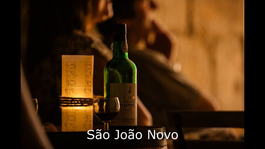 Porto: Live Fado Show with Glass of Port Wine - Casa do Fado in Porto, why the room matters for fado