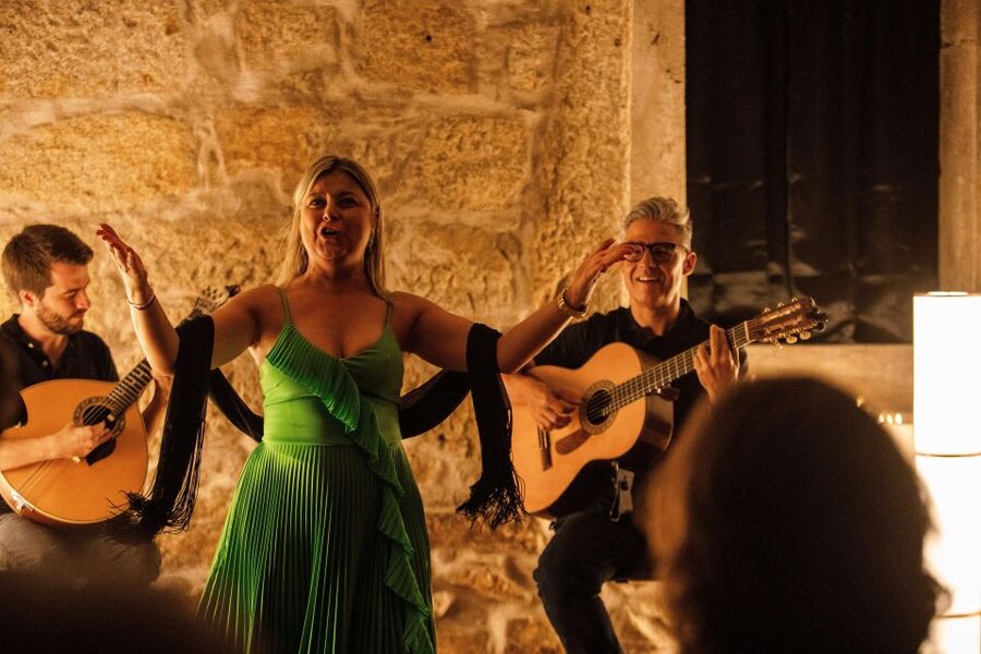 Porto: Live Fado Show with Glass of Port Wine - Port wine with fado, one glass that keeps the night very Porto
