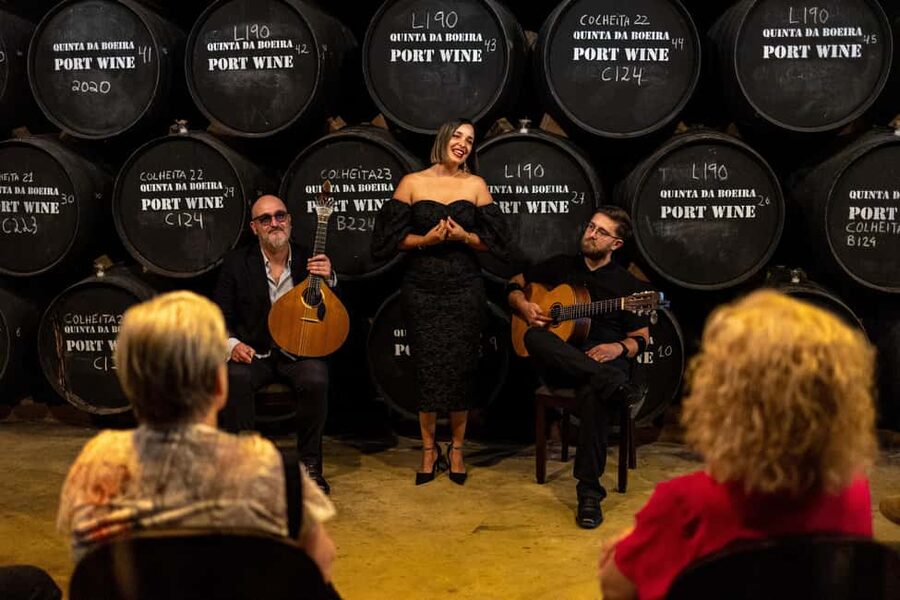 Porto: Live Fado Show with Port Wine Tasting - Quinta da Boeira, the setting that makes the night feel different