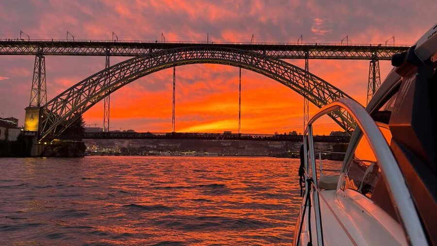 Porto: Luxury 6 Bridges Yacht Cruise with Wine & Snacks - Key reasons this Douro cruise works