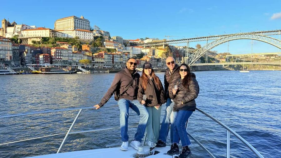 Porto: Luxury 6 Bridges Yacht Cruise with Wine & Snacks - Luxury 6 Bridges yacht cruise: what the 2 hours feels like
