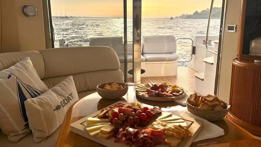 Porto: Luxury 6 Bridges Yacht Cruise with Wine & Snacks - Weather and timing: making the most of the river light