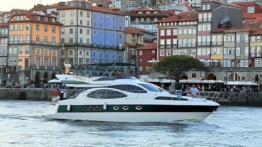 Porto: Luxury 6 Bridges Yacht Cruise with Wine & Snacks - Freixo Marina meet-up: arriving with the right mindset