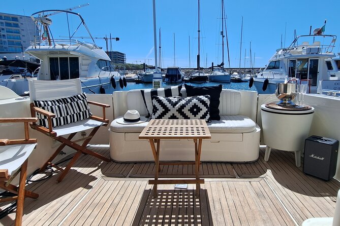 Porto: Luxury Yacht Cruise on the Douro River and Estuary Reserve - Meeting in Vila Nova de Gaia and getting onboard smoothly