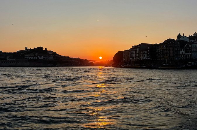 Porto: Luxury yacht cruise with wine and snack tasting - Comfort, Group Size, and the Relaxed Feel