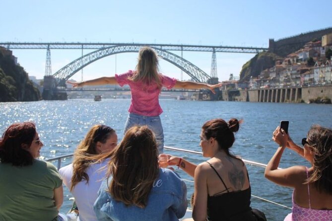 Porto: Luxury Yacht Cruise with Wine Tasting & Snacks - Getting the timing right: sunset helps, but the schedule matters