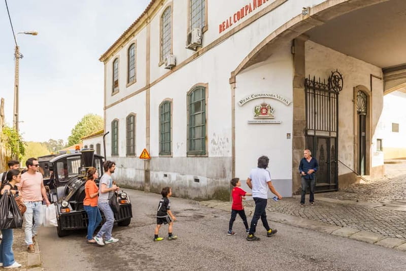 Porto: Magic Train Tour and Port Wine Cellar with Tastings - Two Port tastings: how to get more from the glass