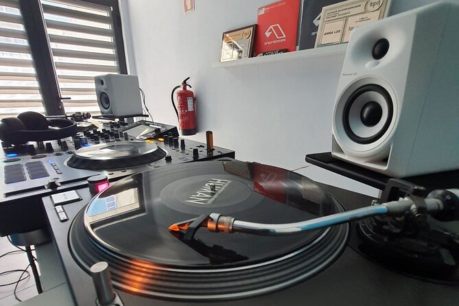 Porto: MasterClass of DJing - Meet at R. João das Regras: Getting There Without Stress