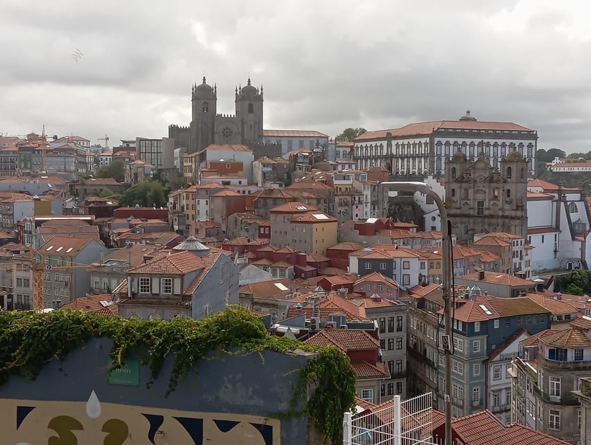 Porto - Old Town Tour with an official guide - Getting oriented at São Bento Station, then starting your real walk