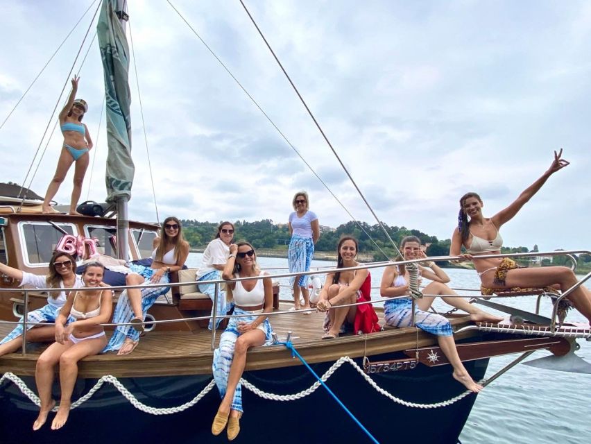 Porto : Party on Private Boat (1-10px) - Boats, Comfort, and the Crew’s Role in Your Enjoyable Ride