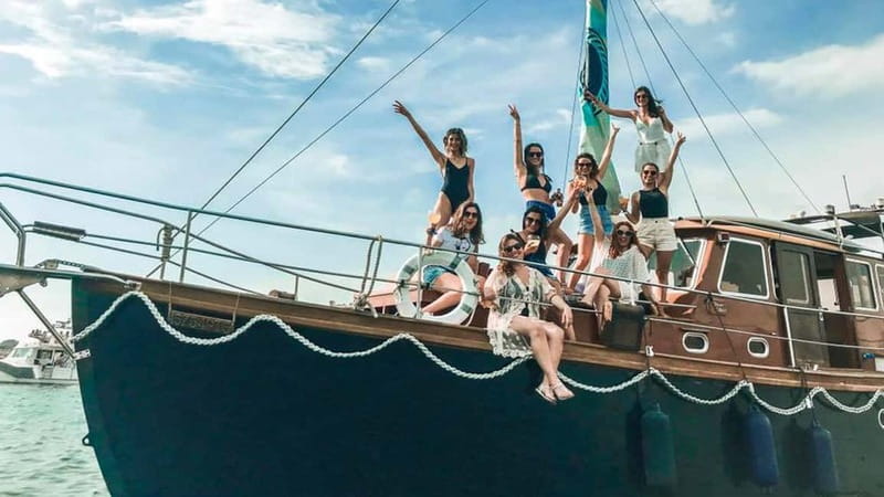 Porto : Party on Private Boat (1-10px) - Getting There at R. da Praia 430, Pontoon Gate D