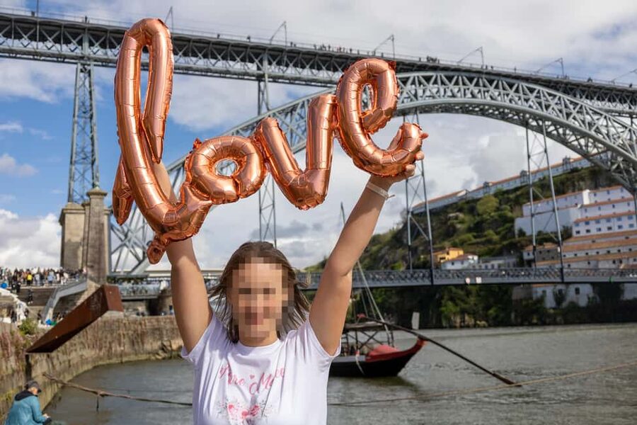 Porto: Photo sessions in Porto city for groups or individuals. - Why a 1.5-Hour Porto Photo Plan Works So Well