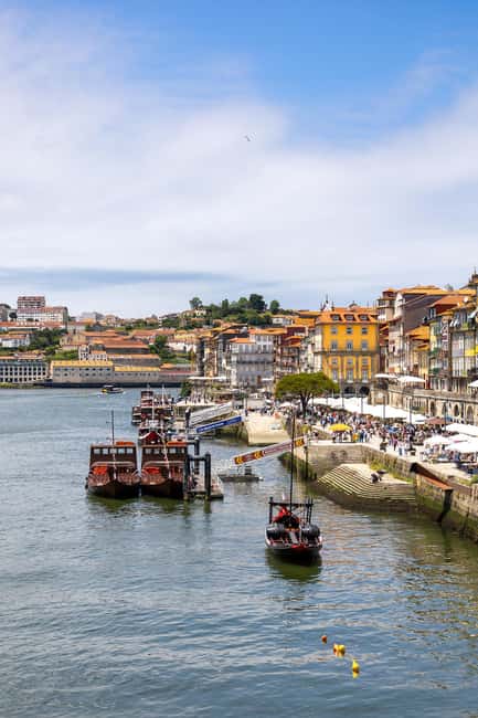 Porto: Photo sessions in Porto city for groups or individuals. - The Posing Feels Natural With Guide António Bahia