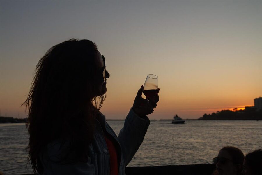Porto: Port Wine Sunset Boat Tour - Dom Luís I Bridge views: the iconic shot, plus what to listen for