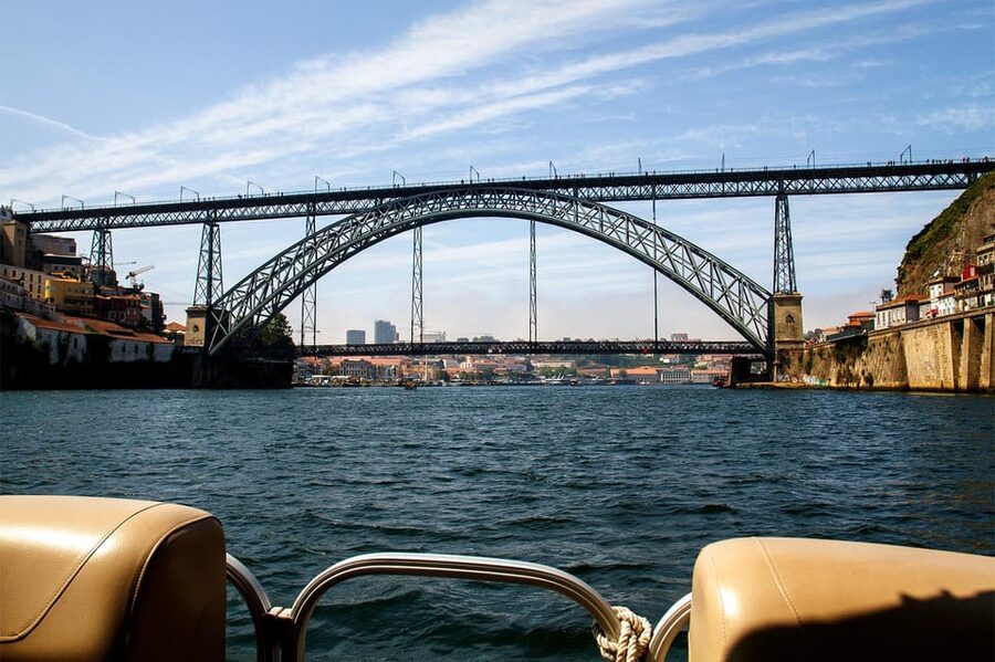 Porto: Port Wine Sunset Boat Tour - The return at night: six illuminated bridges and a calmer Porto
