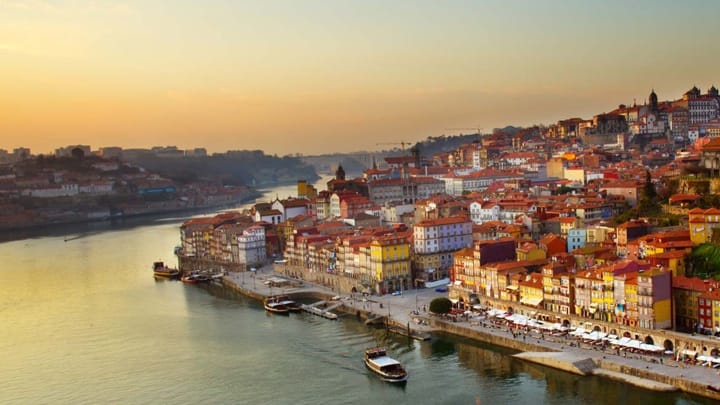 Porto: Port Wine Tour with 7 Port Tastings - The Douro River stroll: why the walk is part of the lesson