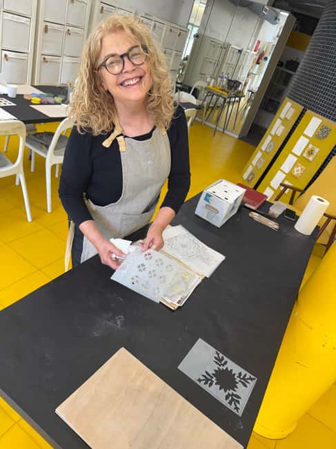 Porto: Portuguese Azulejo Tile Painting Workshop with Wine - Key highlights to know before you go