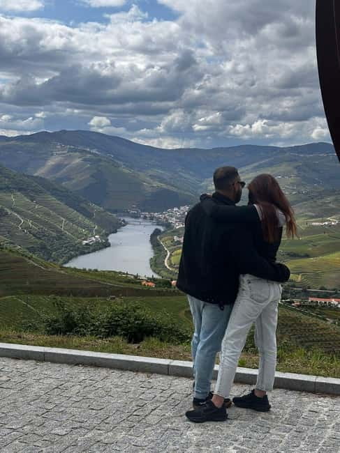 Porto: Premium Douro Valley Small-Group Tour, Cruise & Lunch - Pinhão farm lunch: where the food is part of the wine story